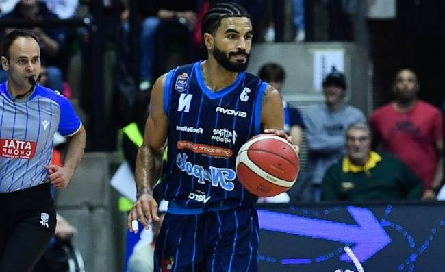 Basket, Treviso-Napoli: 79-86, prima vittoria dei partenopei. Flagg e Bolton sugli scudi