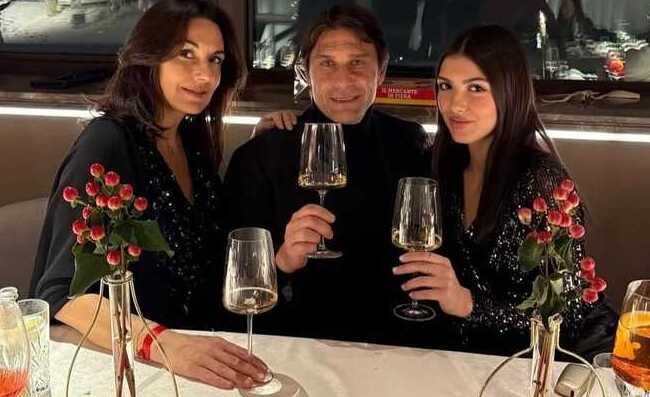 Conte, festa di Capodanno in hotel. Lo vinciamo lo scudetto?. La risposta del mister