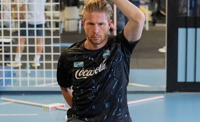 Parla tu, bel gesto di De Bruyne verso Di Lorenzo. Il retroscena