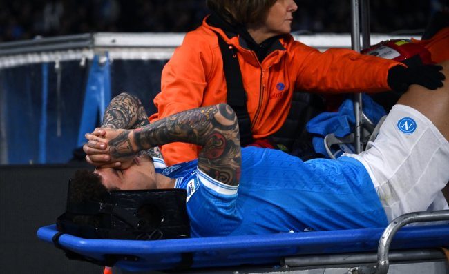 Di Lorenzo ha lasciato il Maradona in stampelle. Il terzino è molto affranto