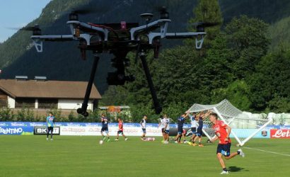 Droni spia, ologrammi e visore di Dragon Ball: così la tecnologia rivoluziona il calcio!
