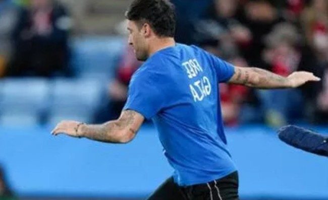 Norvegia-Israele, il Falco Ferri torna a invadere: Free Gaza. I tifosi applaudono