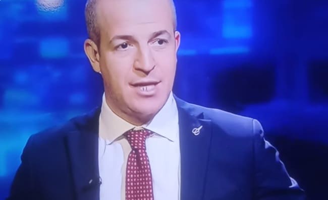 L'Inter segna al 94', a Sky si esulta in diretta: scattano abbracci alle spalle del conduttore