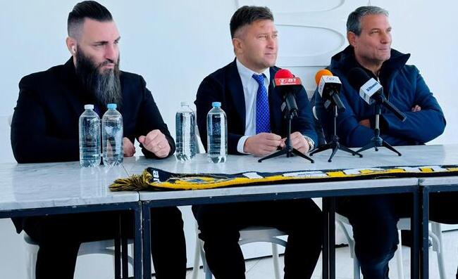 Ischia Calcio, presentata la nuova società: ci sono anche Taglialatela e Cerchione