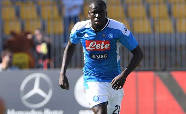 Koulibaly cuore d'oro, iniziativa del difensore per aiutare 500 famiglie napoletane per Pasqua