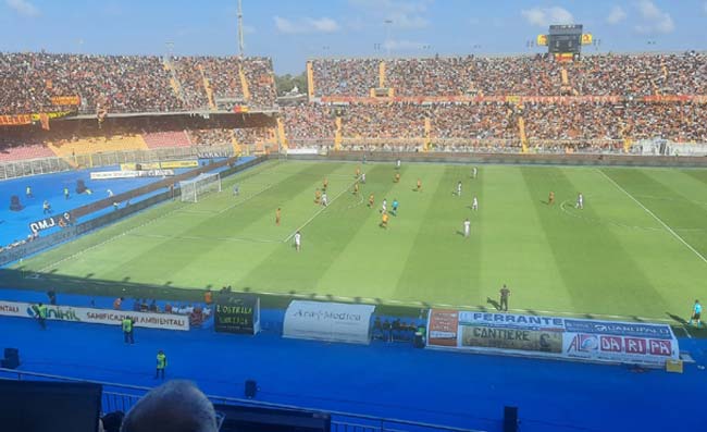 Rissa dopo Lecce-Verona, testata di D'Aversa ad Henry. Tensione alle stelle