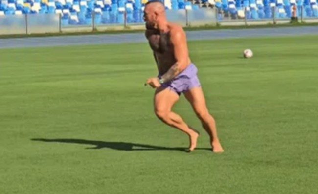 Conor McGregor allo stadio Maradona. È innamorato di Napoli, per lui è un sogno