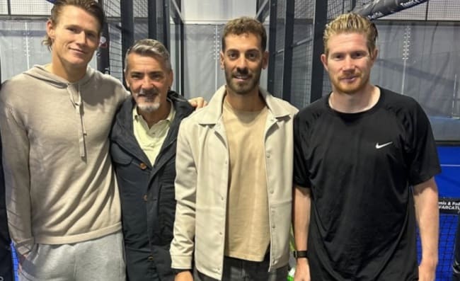 McTominay e De Bruyne insieme a Varcaturo. Un evento particolare