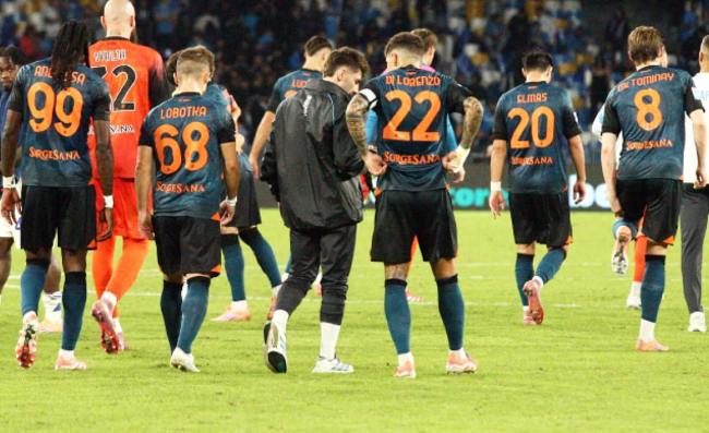 Napoli primo in classifica: la reazione degli azzurri. Oggi conferenza stampa