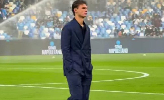 Vieni al Napoli!, tifoso incalza Nico Paz. La reazione del talento del Como