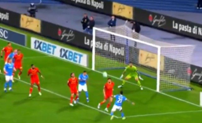 Politano gol contro il Lecce, Conte festeggia. La reazione di Gilmour