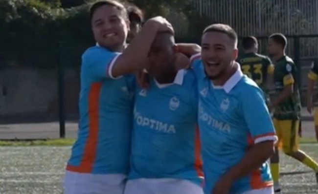 Reginaldo show, gol al debutto dopo 12 secondi. Sta giocando in una squadra di Napoli