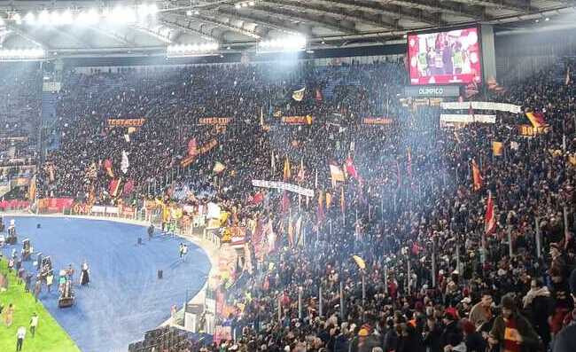 Ultras Roma, striscione shock contro i napoletani: Attendiamo vostra estinzione (FOTO)