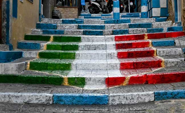Allarme Scudetto in cittā: Giā tante strade e monumenti dipinti d'azzurro