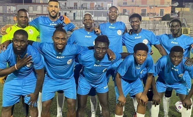 Napoli, calciatore ferito a colpi di pistola. Borrelli: Vittima innocente della follia criminale della nostra città