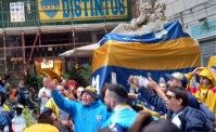 Tifosi del Boca Juniors a Napoli, che festa! Cori per Maradona al centro storico (VIDEO)