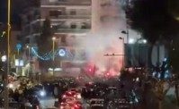 Napoli, fuori l'hotel dell'Inter sembra Capodanno: fuochi nella notte per disturbare i nerazzuri