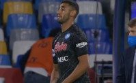 Ghoulam cuore d'oro, esce dallo stadio e regala una sua maglia a un tifoso (VIDEO)