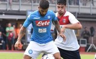VIDEO - Insigne prende il microfono e fa il neomelodico. Tonelli: Non ti si può sentire