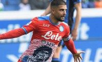 Napoli, un tifoso realizza il suo sogno di incontrare Insigne e scoppia in lacrime (VIDEO)