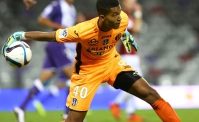 Lafont shock, impatto terrificante con un avversario: esce dal campo in barella