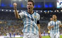 Messi, un tifoso lo raggiunge e lo abbraccia: la sua reazione è diventata virale (VIDEO)