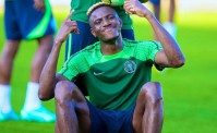 Osimhen è arrivato nel ritiro della Nigeria, grande accoglienza per Victor (VIDEO)