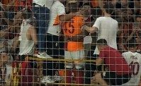 Osimhen tra i tifosi del Galatasaray a fine partita! Canti e balli (VIDEO)