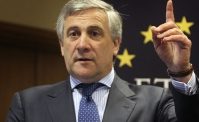 Ministro Tajani: Sto seguendo il caso dei tifosi del Napoli fermati a Eindhoven. Inviati agenti Digos