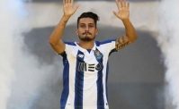 La Roma prova il colpaccio a sinistra: contatti per Alex Telles del Manchester United
