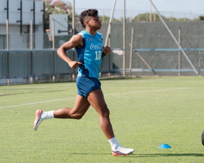Alisson si allena per Napoli-Arsenal