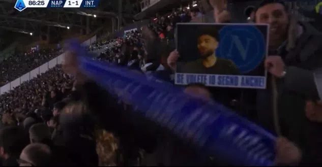 Cartello tifoso, profezia gol Billing