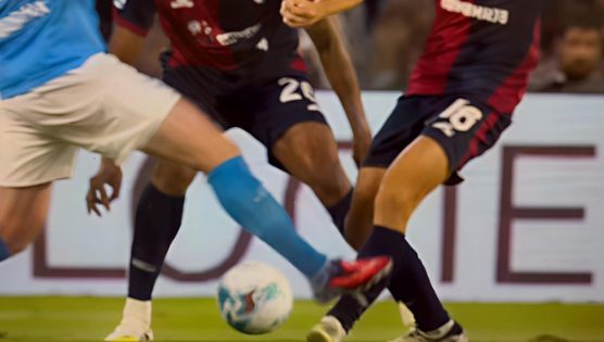 Napoli-Cagliari, fallo di De Bruyne