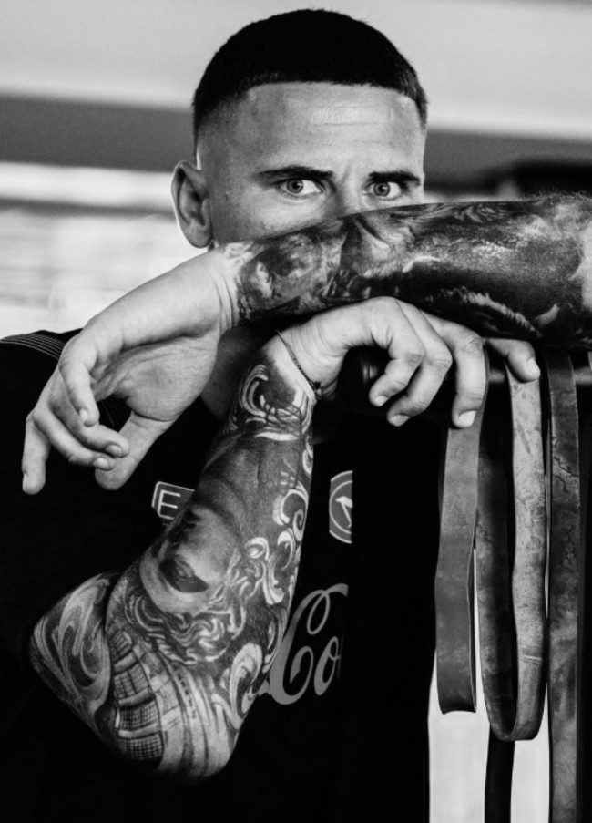 Primo piano di Nikita Contini in palestra