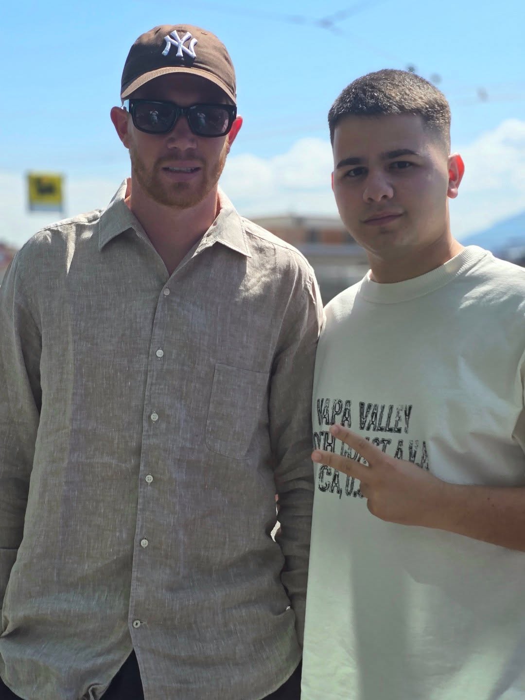 Kevin De Bruyne a Napoli col tifoso Lello