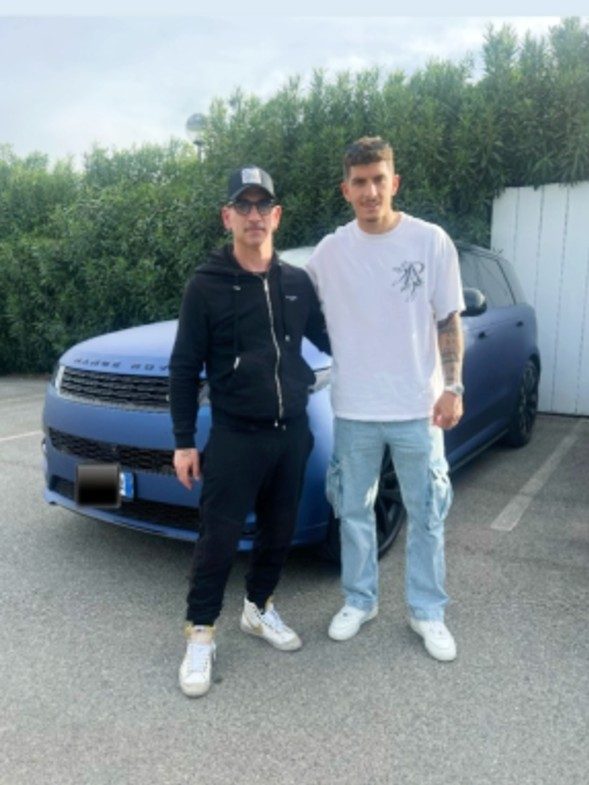 Giovanni Di Lorenzo riceva la sua nuova auto