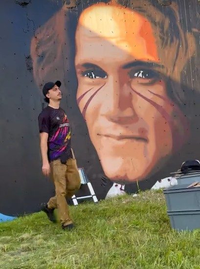 Murales di Cavani fatto da Jorit all'esterno del Maradona