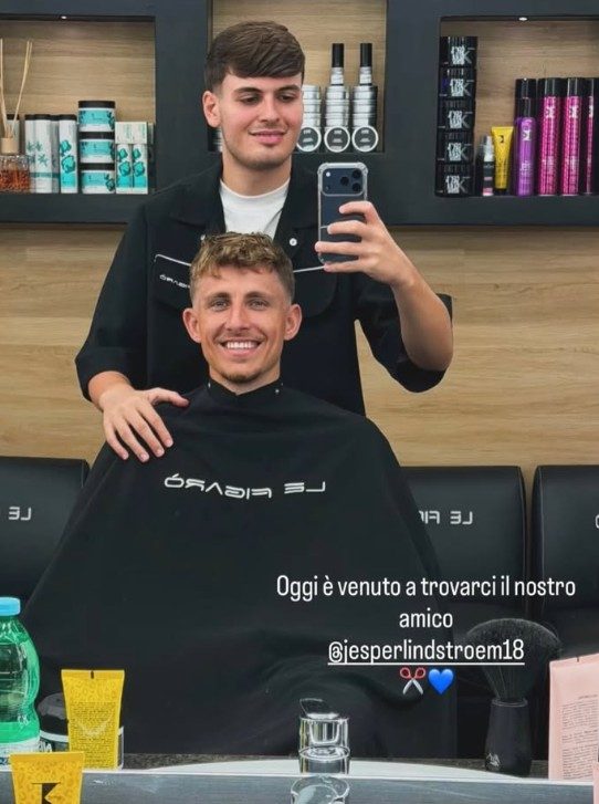 Lindstrom dal barbiere prima del ritiro di Dimaro