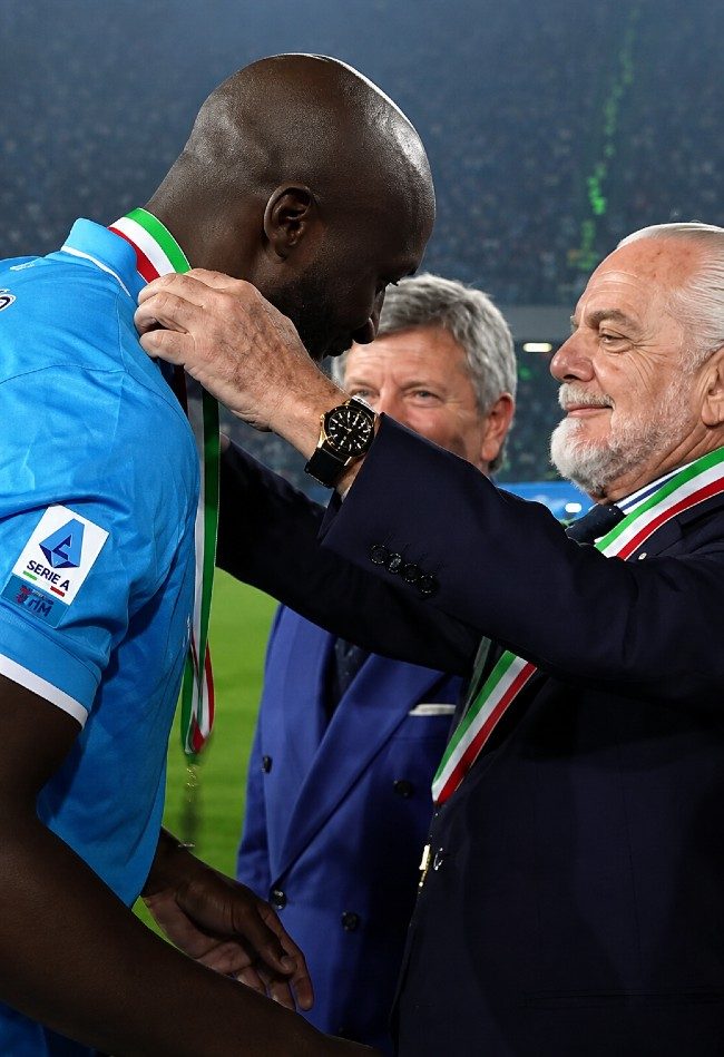 De Laurentiis d&agrave; la medaglia a Lukaku