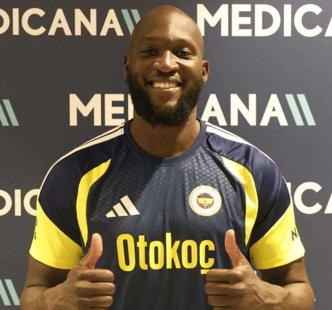 Lukaku indossa i colori del Fenerbahce