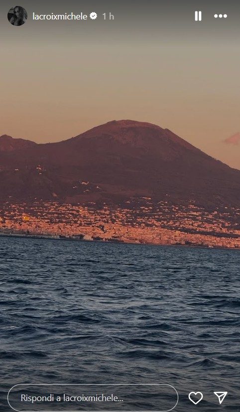 Stories della moglie di De Bruyne con immagine del Vesuvio