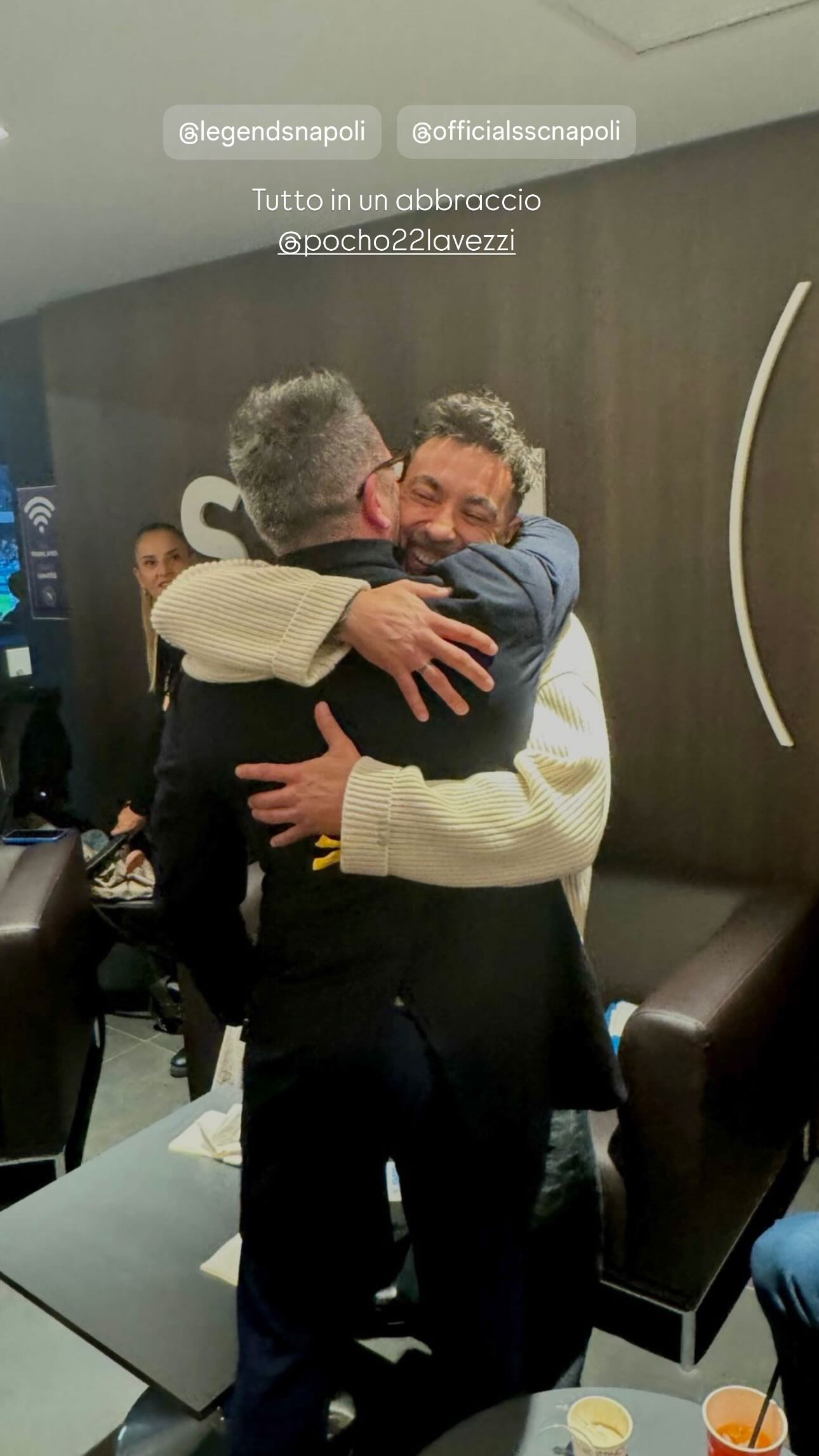 Montervino abbraccia il Pocho Lavezzi