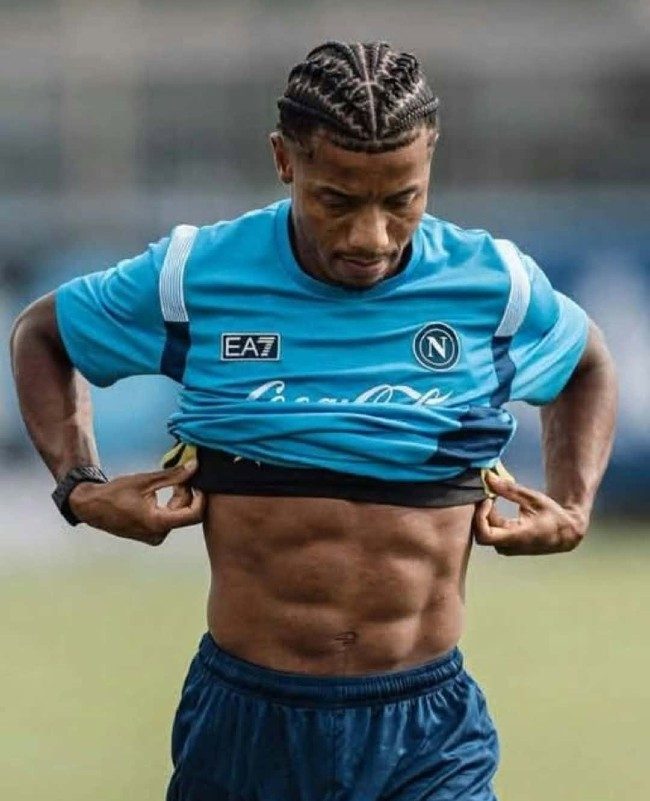 Addominali David Neres