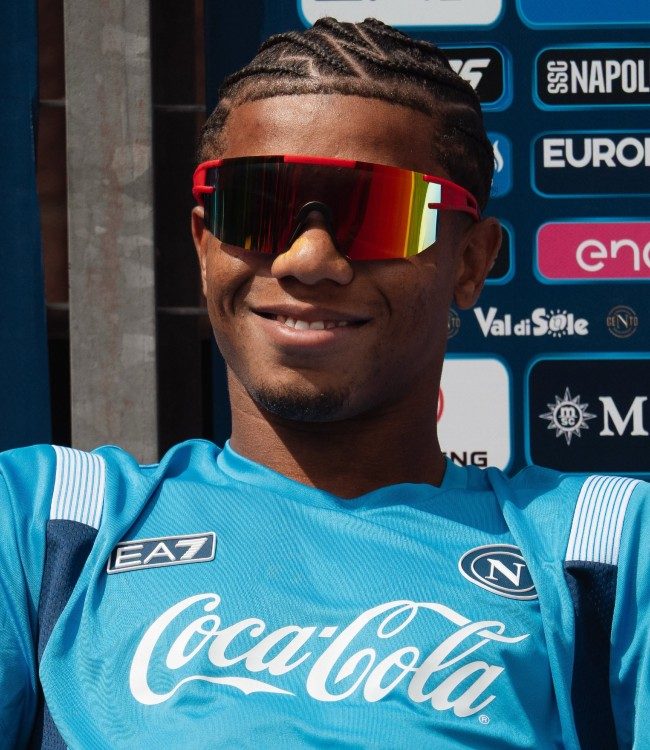 gli occhiali da sole di Neres a Dimaro