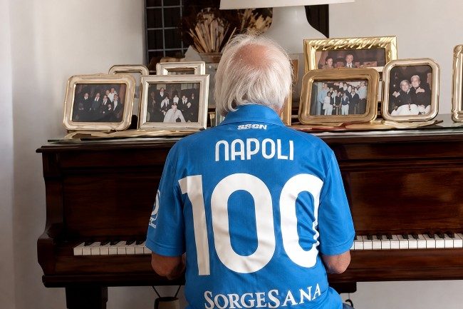Omaggio di Nino D'Angelo al Napoli per il Centenario