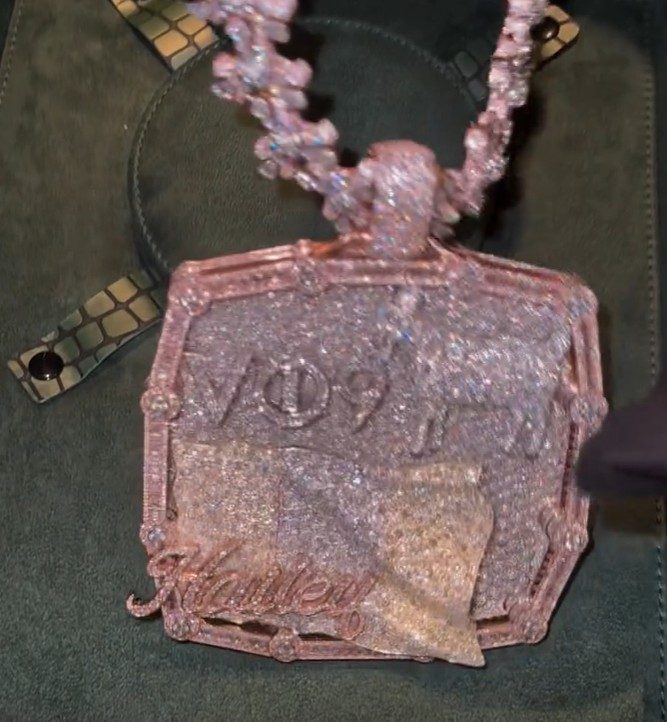 dettaglio collana Osimhen