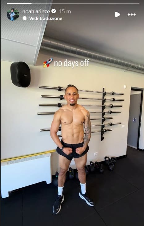 Okafor mostra il fisico ed i muscoli dopo l'allenamento in palestra