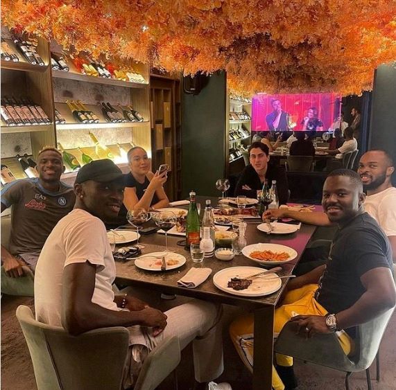Osimhen e Simy a cena da 