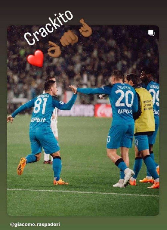 Saluto di Anguissa a Raspadori dopo la cessione