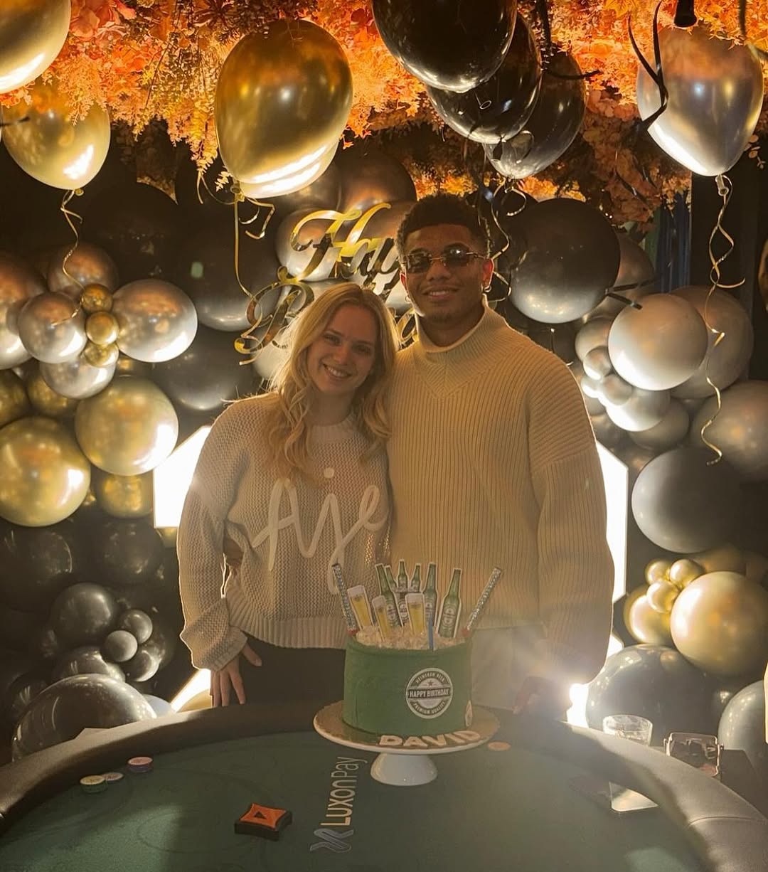 Neres e fidanzata festa compleanno